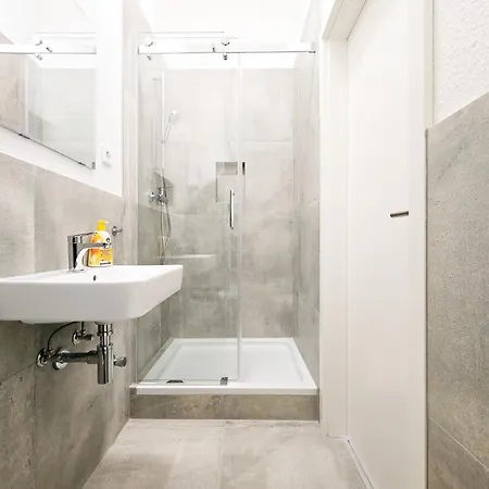 Tolstov - Several 1 Fitter With Kitchen And Washing Machine - 25 Min Messe Dus شقة دوسبرغ